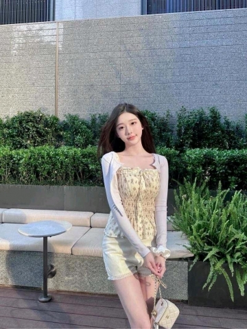 黑色丝被撕破的照片