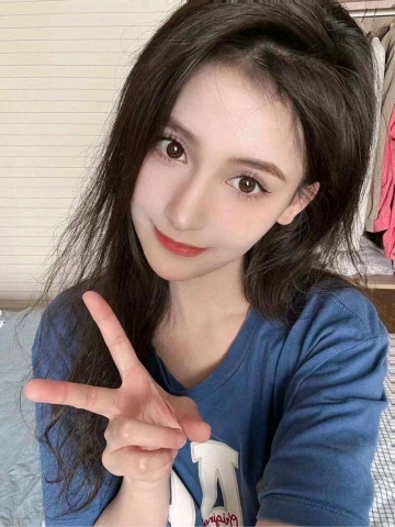 黑色丝被撕破的照片
