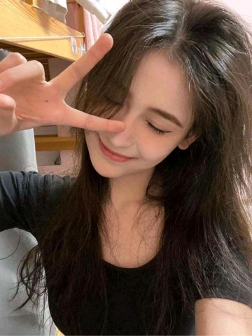 黑色丝被撕破的照片