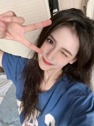 黑色丝被撕破的照片