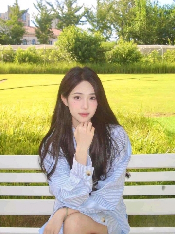 黑色丝被撕破的照片