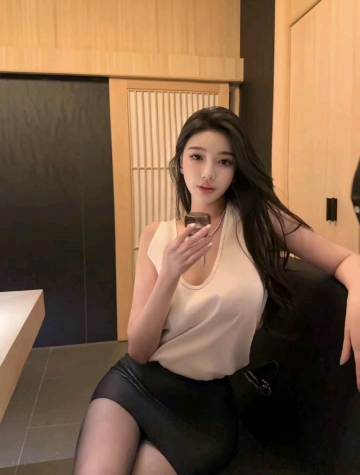 欣欣睡醒的照片