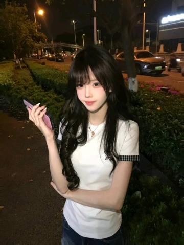 白衣配何人的照片