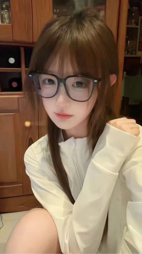 敬业的小秘书的照片