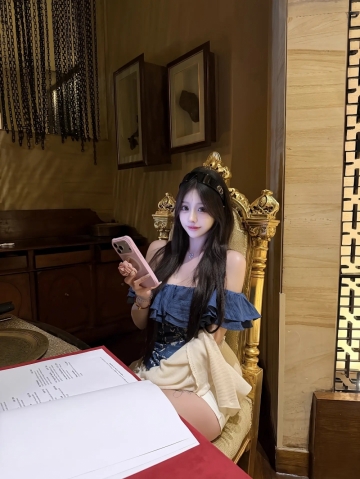 春天的燕子的照片