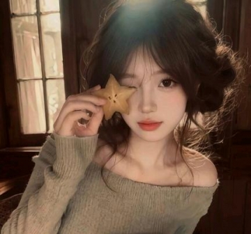 一条小金鱼的照片