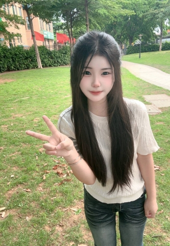 蓉蓉爱吃草莓的照片