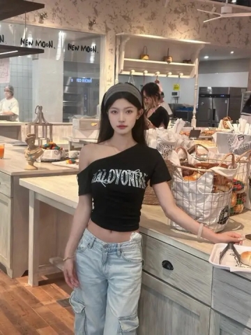 Ai吃奶酪的照片