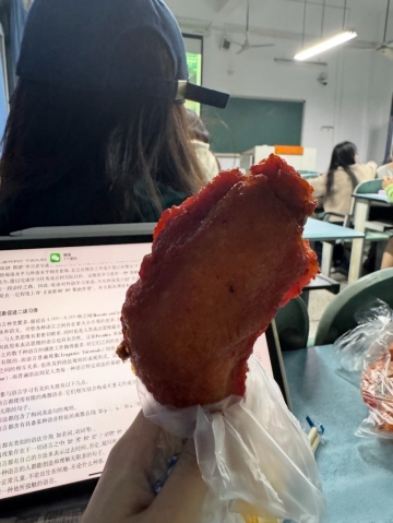 脑袋困掉的照片