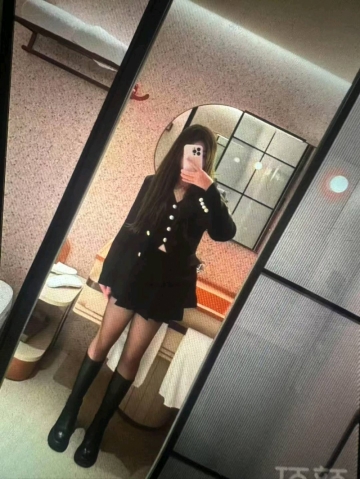次唯女子的照片