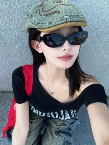 Ai吃奶酪的照片