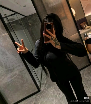 纹身师琳琳的照片