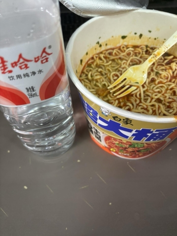 脑袋困掉的照片