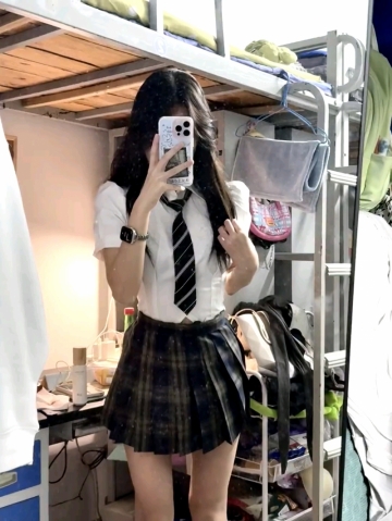 小妮困了的照片