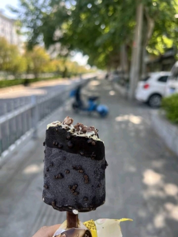 橘子树上的葡萄的照片