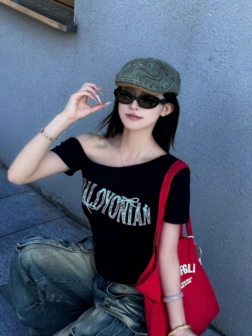 Ai吃奶酪的照片