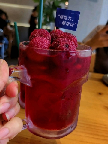 路边的野花的照片