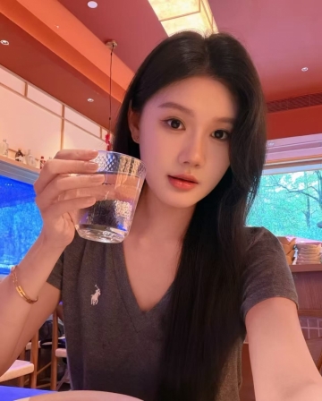 一米八的小猪猪的照片