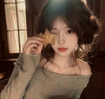 一条小金鱼的照片