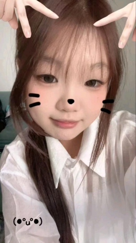 一条小金鱼的照片