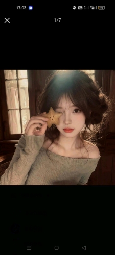 一条小金鱼的照片