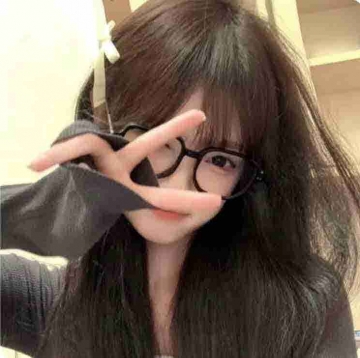 半分笑的照片
