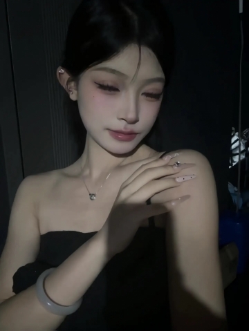 Ai吃奶酪的照片