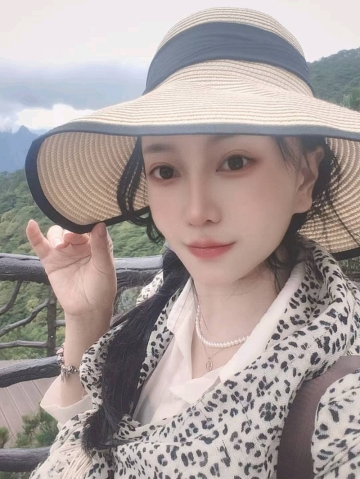 路边的野花的照片