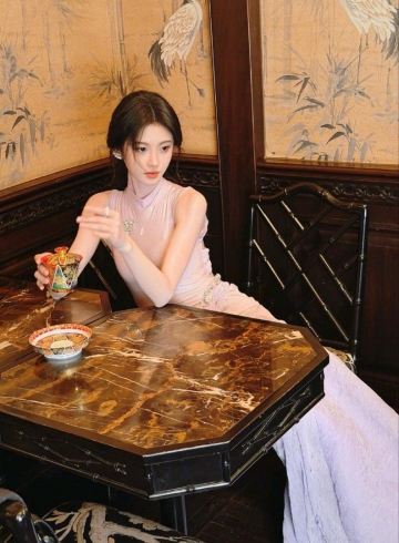 兔兔紫色6的照片
