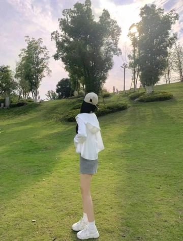 橘子树上的葡萄的照片