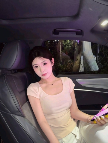 小乖乖女孩的照片