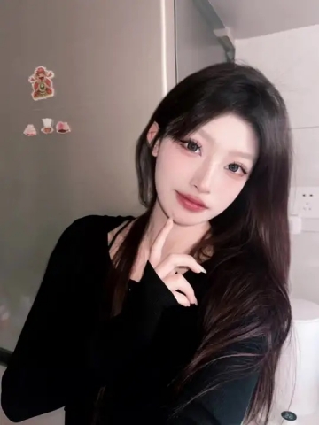 Ai吃奶酪的照片