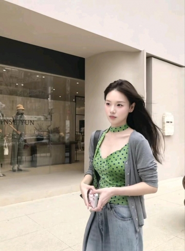 优雅姑娘的照片