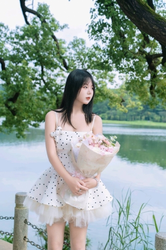爱笑的小萝莉的照片