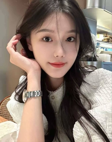 她很樱桃的照片