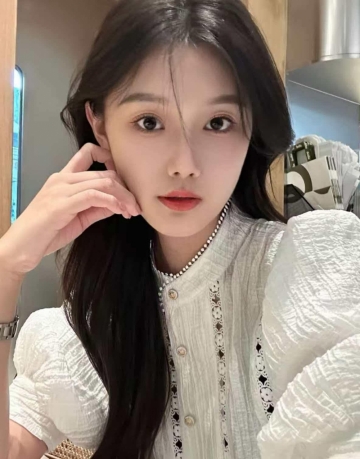 她很樱桃的照片