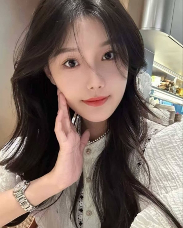 她很樱桃的照片