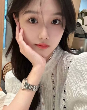 她很樱桃的照片