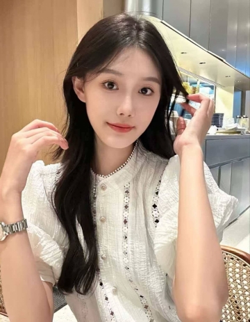她很樱桃的照片