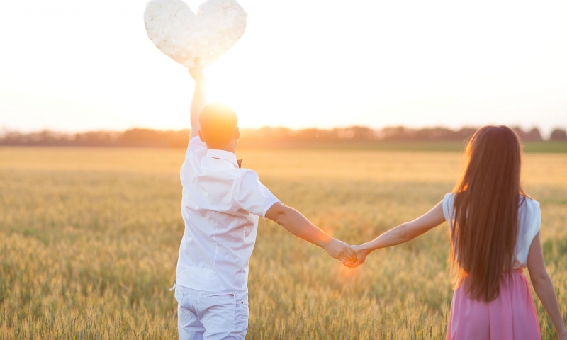 世上最奇妙的距离是两个人本来相距很远