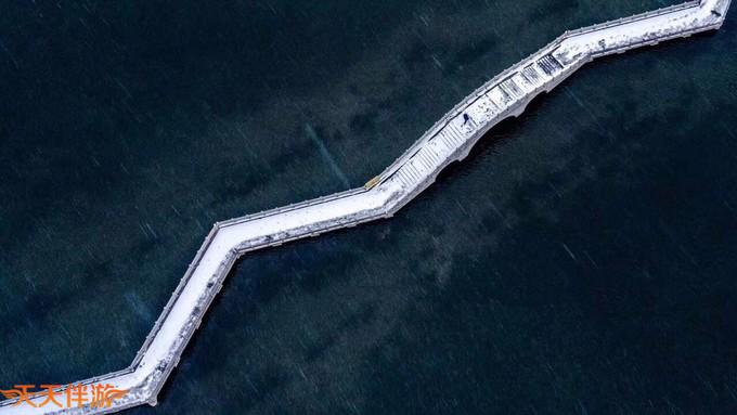 我与大海的距离有多远？就是那温柔的一抬眼