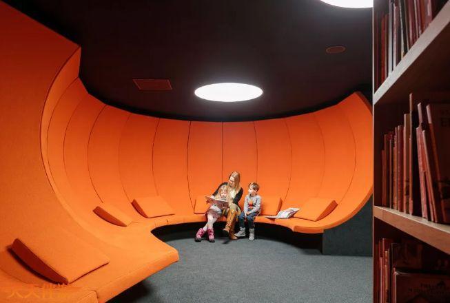 这还是图书馆吗？简直就是披着图书馆外皮的万能屋