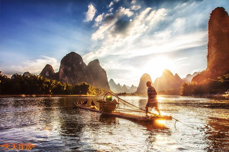 一叶扁舟游漓江